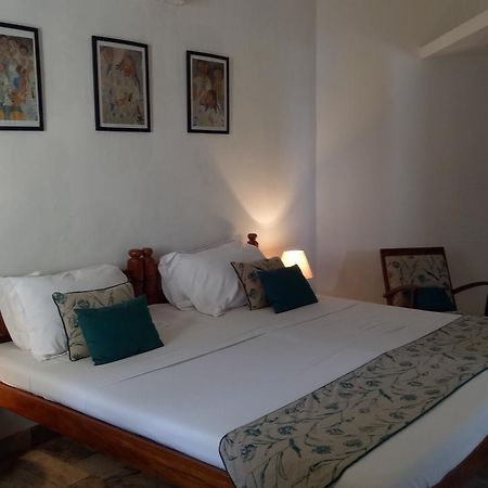 L'Escale Hotel Пондичери Екстериор снимка
