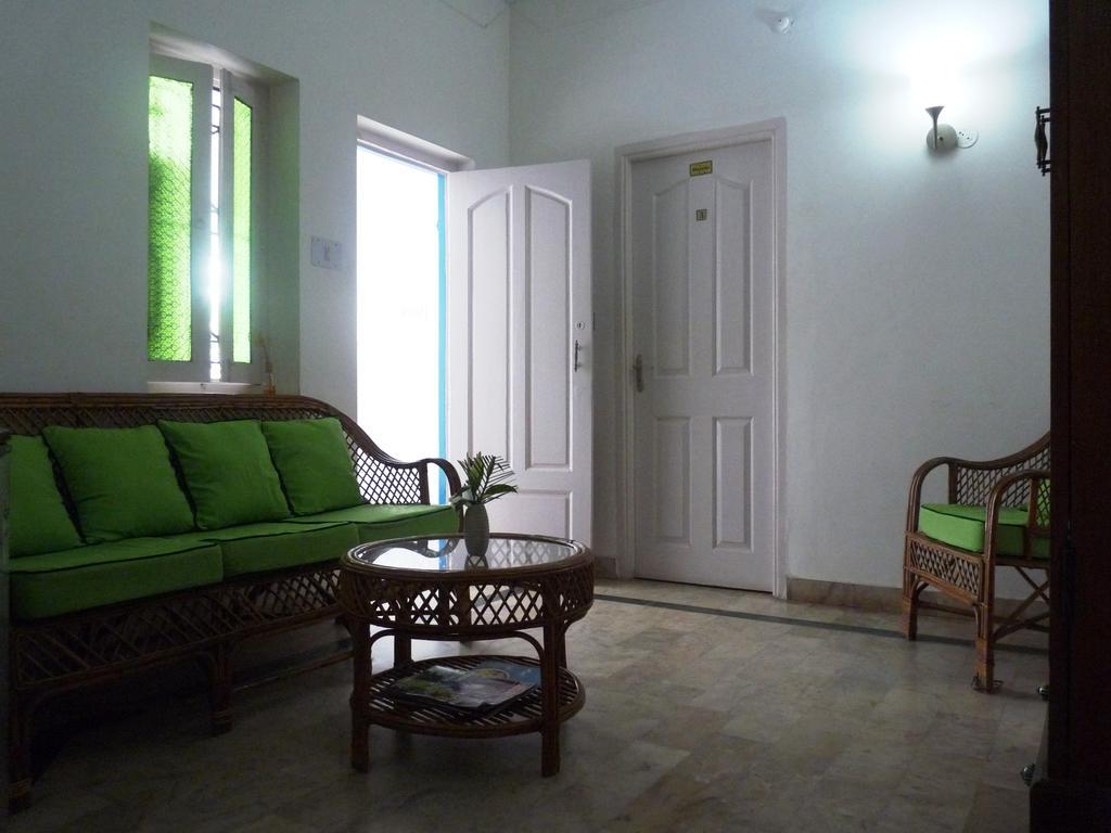 L'Escale Hotel Пондичери Екстериор снимка
