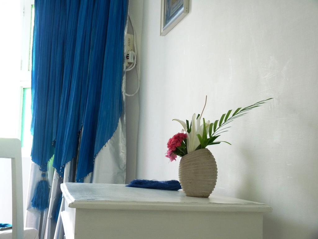 L'Escale Hotel Пондичери Екстериор снимка
