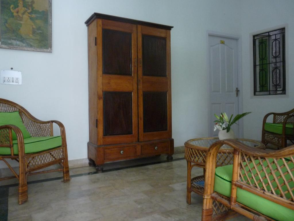 L'Escale Hotel Пондичери Екстериор снимка