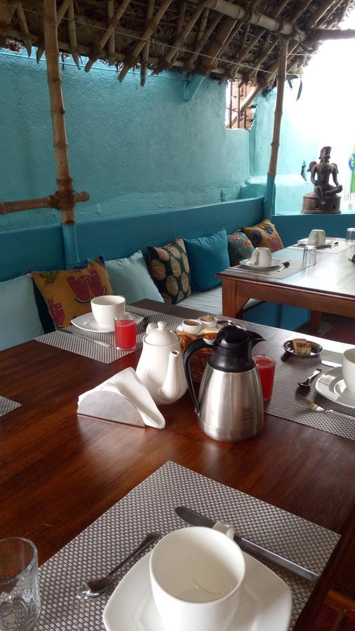 L'Escale Hotel Пондичери Екстериор снимка