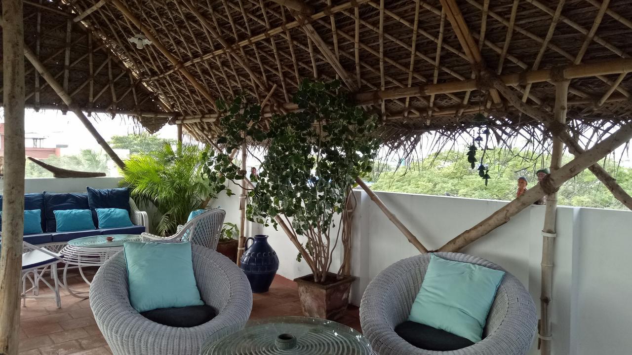 L'Escale Hotel Пондичери Екстериор снимка