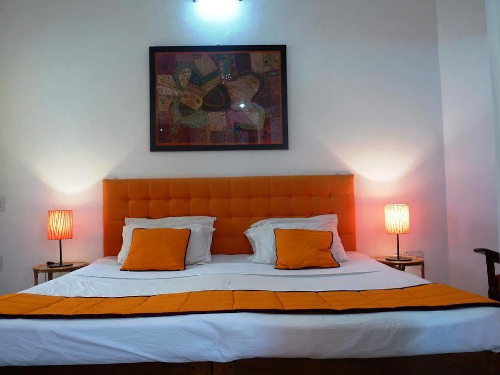 L'Escale Hotel Пондичери Екстериор снимка