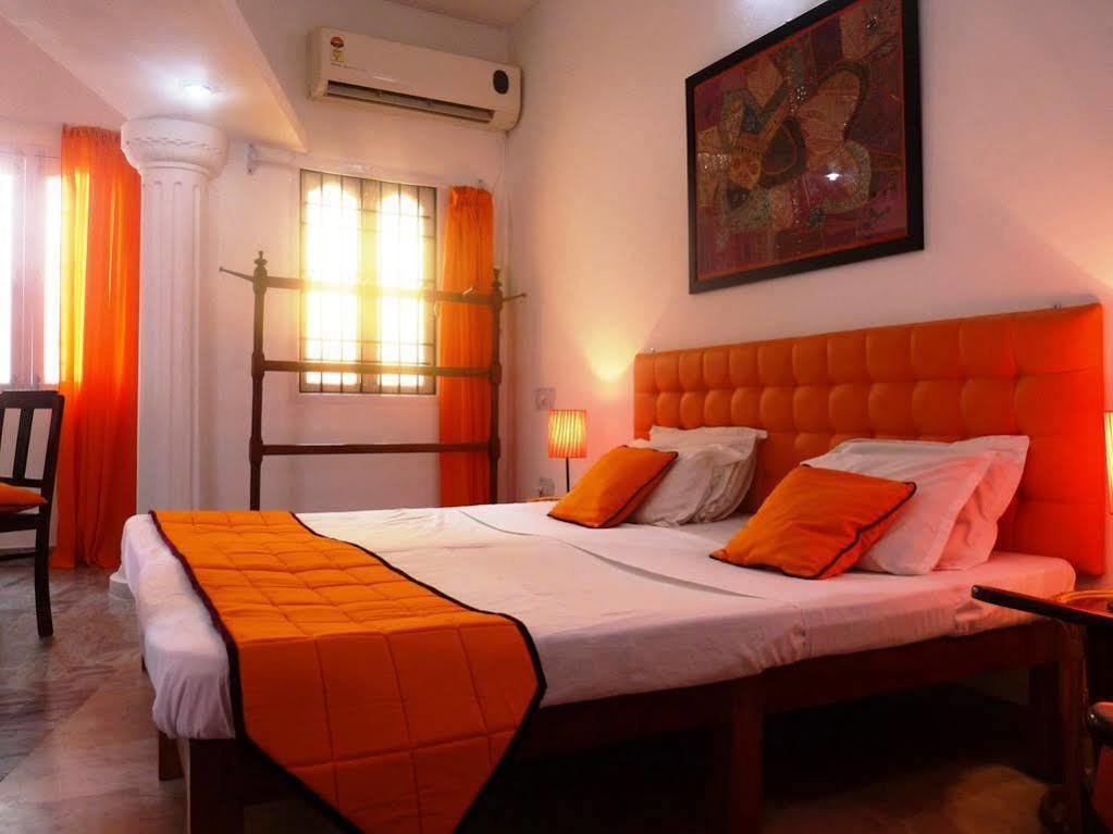 L'Escale Hotel Пондичери Екстериор снимка