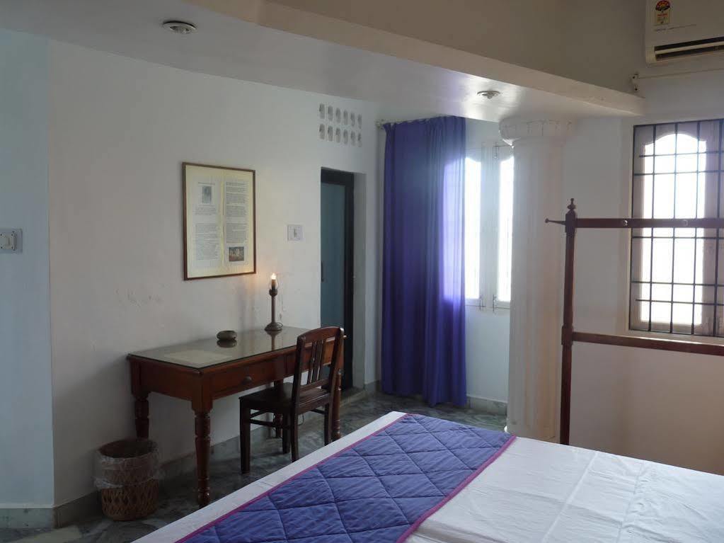 L'Escale Hotel Пондичери Екстериор снимка